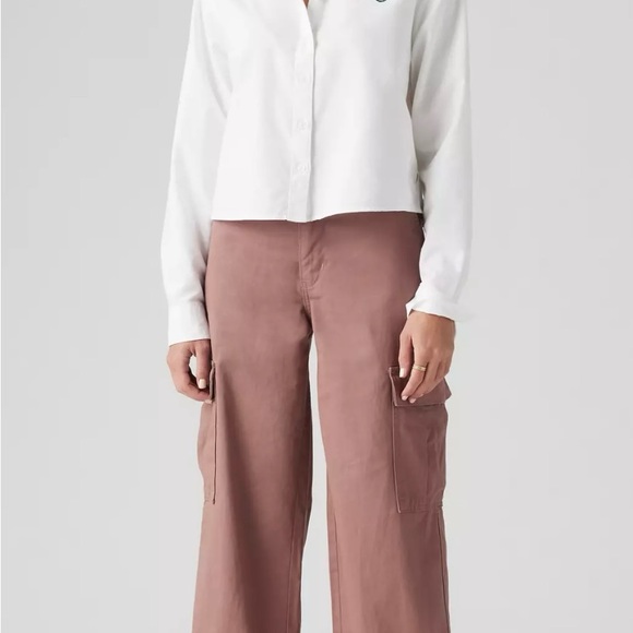 Levi's Women's Wide Leg Baggy Cargo Pants, color Rose Taupe, size 30x30 - Picture 1 of 12